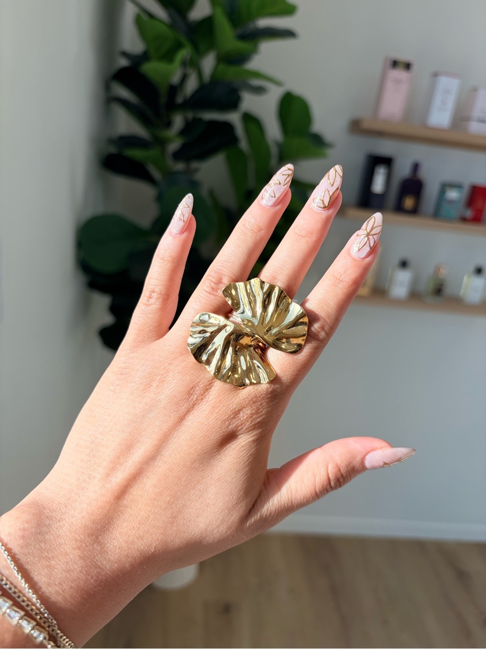 Elegant Gold Floral Sculpted Ring for Women